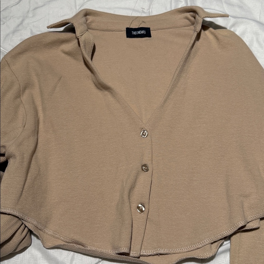Tan Button-Up Cropped top - Picture 6 of 7